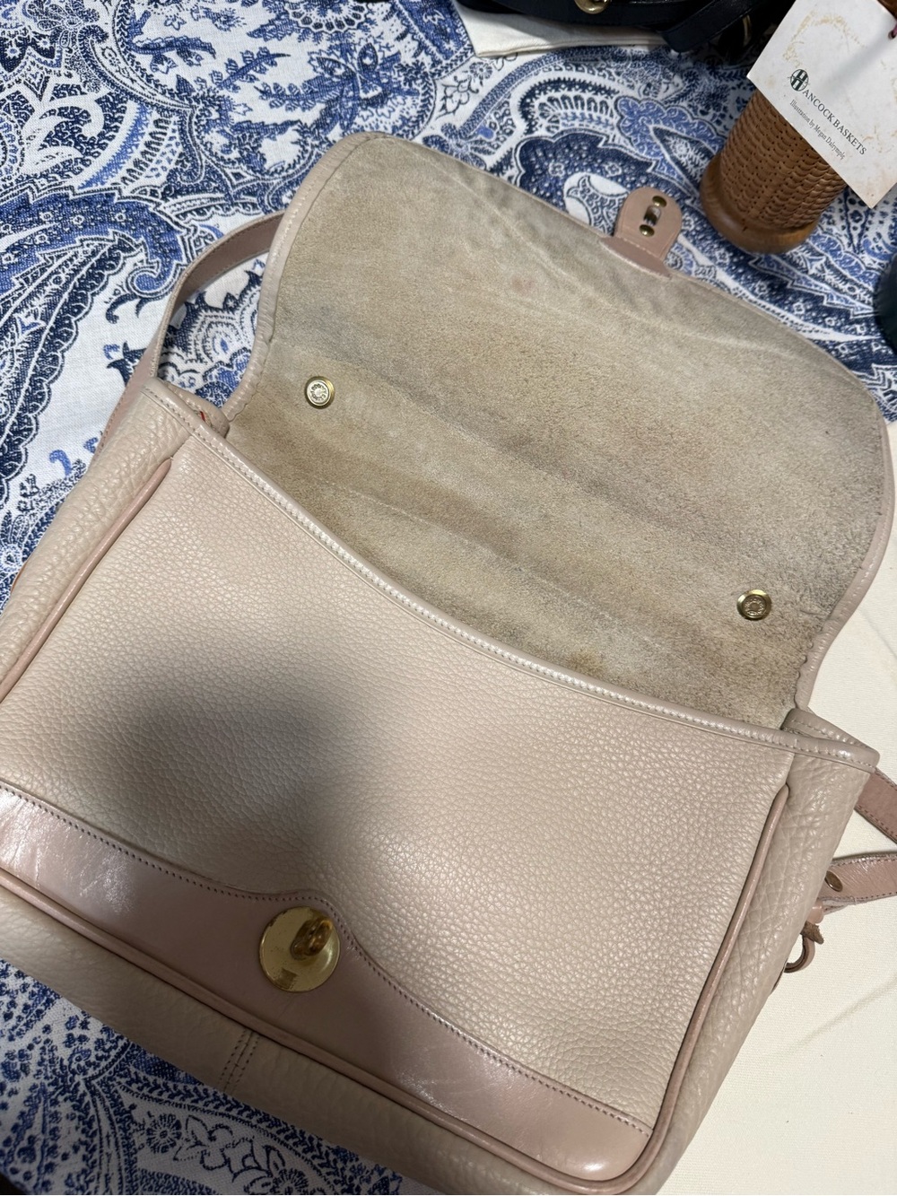 Rare Bone Dooney & Bourke Two-Tone Cream and Blush Leather Shoulder Bag - Picture 3 of 8
